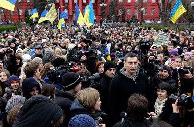 Перелякана влада не пускає студентів на Євромайдан, - Кличко