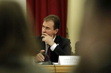 Попов намагається не пустити молодь на Євромайдан