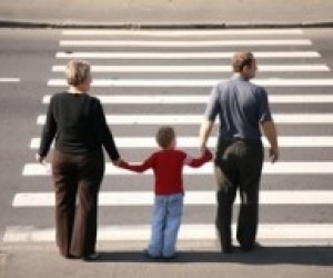 Перед канікулами прокуратура згадала, що дороги біля шкіл небезпечні