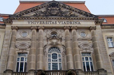 Cтипендії від університету Віадріна
