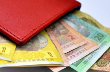 Антикризові заходи не вплинуть на зарплати освітян