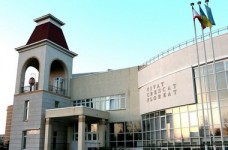 МОН обурене звільненням директора гімназії у Криму