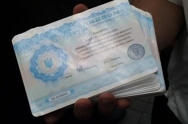 Деяким кримчанам доведеться підтверджувати свої дипломи