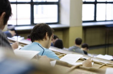 Ректорам з високою зарплатнею змінять контракти