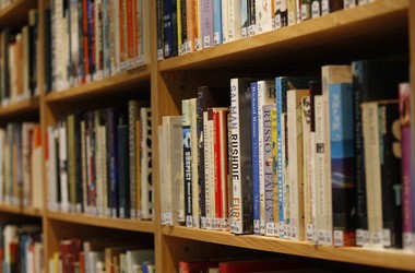 МОН скасовує грифування літератури для ВНЗ