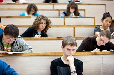 МОН обговорює Положення про студентські квитки