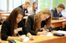 Випускники написали переказ "Війна закінчилася"