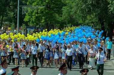 Атестати отримали 280 тисяч випускників шкіл