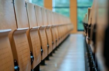 Виші Донбасу достроково завершують навчання