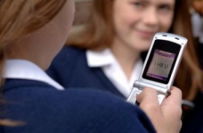 Міносвіти дозволило користуватись мобільними