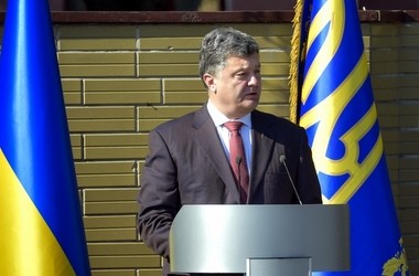 Президент: День знань зустрічаємо у тяжкий час