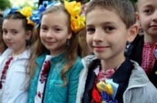 Освіта має виховувати патріотів, - Яценюк