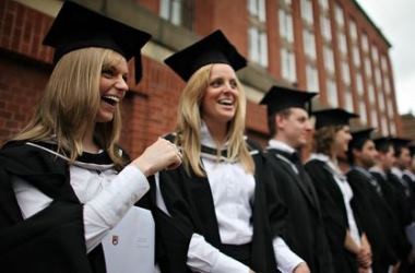 Британці підтримують іноземних студентів