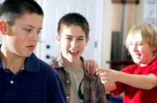 Як зрозуміти, що вашу дитину залякують у школі