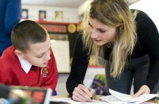 В Латвії вчителів штрафують за незнання мови