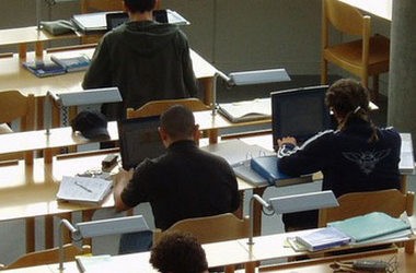 З вищого навчального закладу на роботу