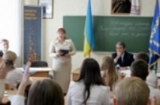 Ющенко проведе перший урок у середній школі