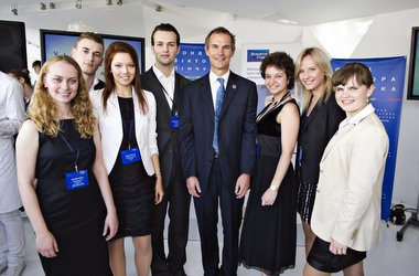 "Всесвітні студії": гранти на навчання за кордоном