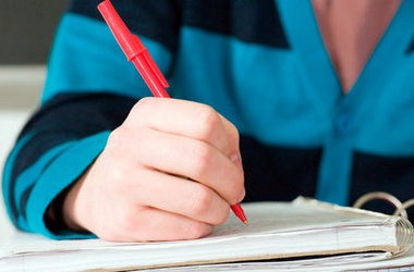 Розгляд оновлених шкільних програм продовжено