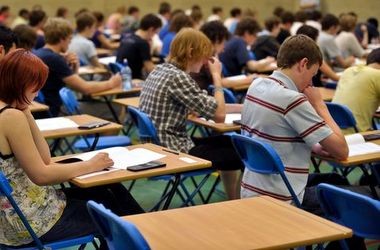 Тестування з української мови: пункти ЗНО відкриються о 10.15