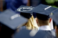 Пластикових дипломів немає ніде у світі, - міністр