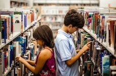 МОН просить поки не збирати кошти на підручники