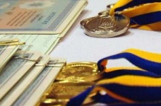 Випускниця, якій не дали медаль, склала ЗНО на відмінно