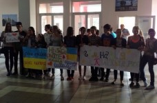 У закритій столичній школі триває навчальний процес