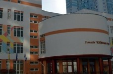 У гімназії "Київська Русь" проводять експертизу