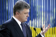 Порошенка просять повернути вчителям 20% надбавку