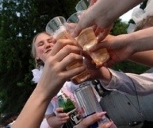 У Києві батьків можуть зобов'язати платити штрафи за питущих дітей