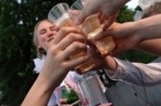 У Києві батьків можуть зобов'язати платити штрафи за питущих дітей