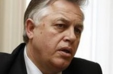 Київські школярі отримали зошити із зображенням Симоненка