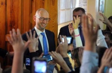 Яценюк пропонує обирати директорів шкіл