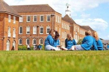 Дізнайтесь про можливості освіти за кордоном