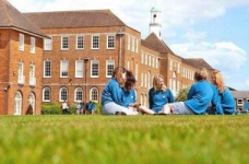 Дізнайтесь про можливості освіти за кордоном