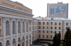 Керівники НАУ заробляли сотні тисяч на рік