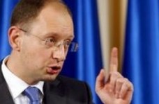 Яценюк: Політикам недостатньо клястися в любові до української мови