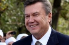 Янукович зробить із вчителів держслужбовців