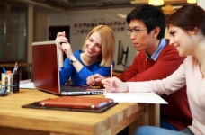 Навчання за кордоном: з агентством чи без