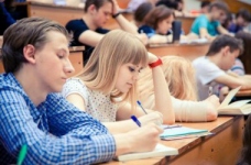 Виші пропонують вступникам писати заяви на контракт