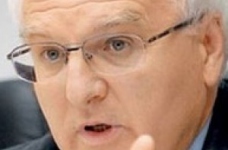 Вакарчук: уряд рекомендує, а не зобов'язує спілкуватися українською мовою