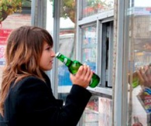 Прокуратура вимагає позбавлення ліцензій за продаж алкоголю дітям