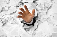 Школи витрачають мільйони на паперову звітність