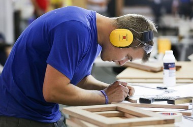 У МОН закликали бізнес інвестувати в ПТО