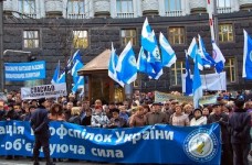 Профспілки виведуть бюджетників на вулицю