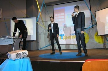 Школярі Дніпра розробили додатки для смартфонів