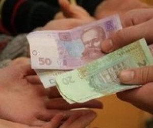 Зарплати освітянам будуть платити благодійними внесками?