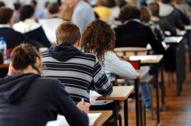 Чи варто підвищувати поріг для тестів ЗНО?