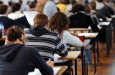 Чи варто підвищувати поріг для тестів ЗНО?